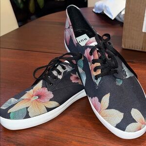 Men’s HUF Black Floral Sneakers size 11 1/2